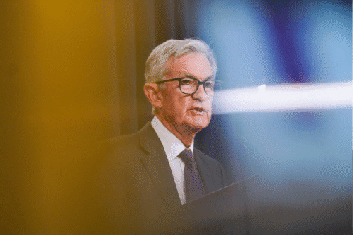 Fed mantém juros e prevê dois cortes ainda em 2025, apesar de inflação elevada