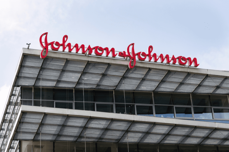 Johnson & Johnson estima impacto de US$ 400 milhões com tarifas dos EUA em 2025