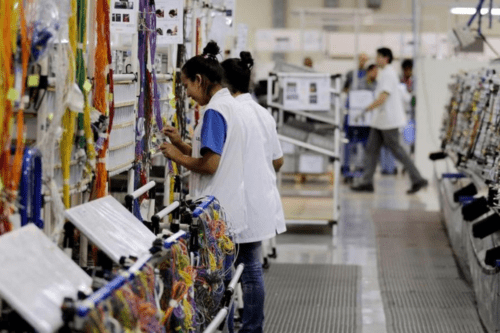 Produção industrial do Brasil recua em fevereiro e frustra expectativas