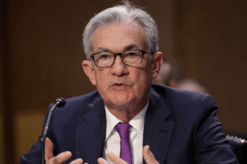 Fed mantém juros estáveis e alerta para riscos de inflação e desemprego