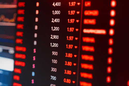 Ibovespa cai com Petrobras em queda e foco em decisões de juros no Brasil e nos EUA