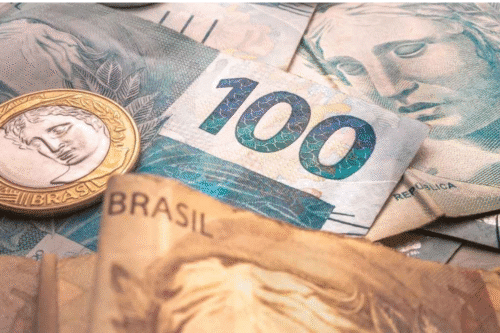 O Brasil subiu para a segunda posição no ranking global de juros reais, alcançando 9,53% ao ano após o Copom elevar a taxa Selic para 15%.