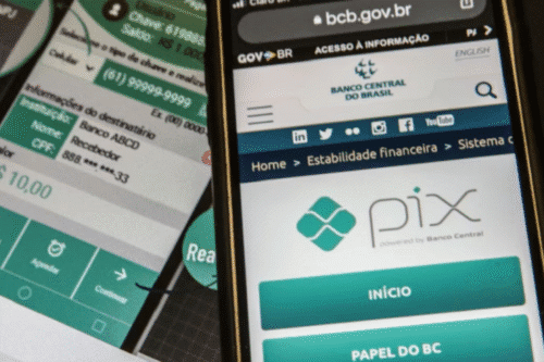 Imagem mostrando o lançamento oficial do PIX automático nesta quarta-feira, com um smartphone acessando o site do Banco Central do Brasil e um QR code de pagamento.