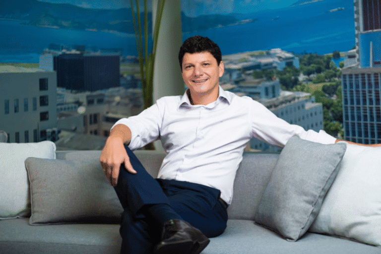 Samyr Castro, da InvestSmart, lança livro 'Empreenda com Propósito' na Bienal do Rio 2025