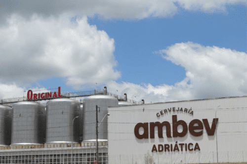 2T25 da Ambev (ABEV3) queda nos volumes e avanço nos preços impactam resultados