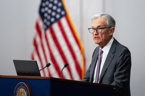 Foto do presidente do FED, Jerome Powell, em fala sobre os juros no país.