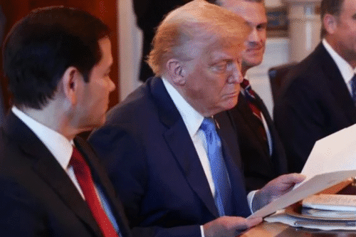 Trump impõe tarifa de 50% sobre produtos brasileiros e cita julgamento de Bolsonaro