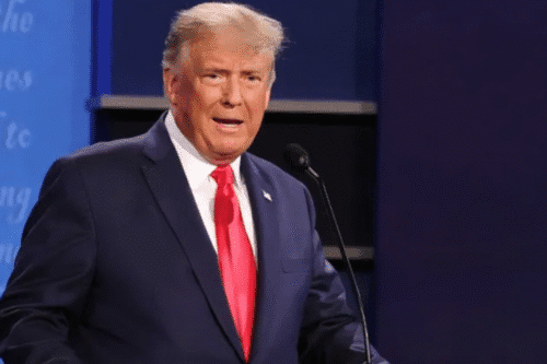 Foto do presidente dos EUA, Donald Trump, durante discurso.