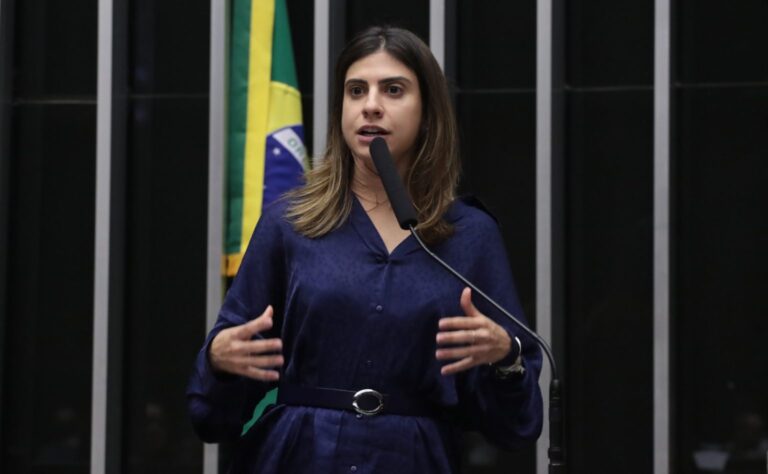 Quem é Camila Jara? Conheça a deputada do PT acusada de agredir Nikolas Ferreira