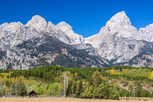 Paisagem montanhosa de Jackson Hole, local onde acontece o simpósio de Jackson Hole sobre economia global.