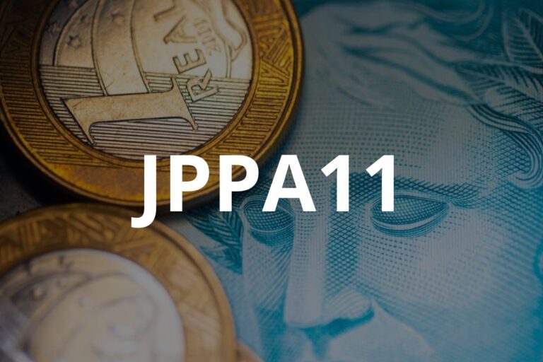 Imagem de moedas de um real e notas de dinheiro com destaque para o código JPP A11, representando o tema de câmbio, economia ou finanças no Brasil.