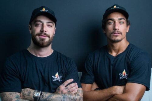 Felipe Tito e Gabriel Farrel, sócios na pizzaria Borda e Lenha. Imagem: Divulgação/Borda e Lenha