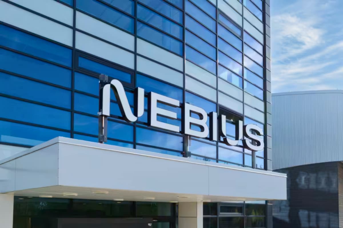 Fachada da sede da Nebius, empresa de IA que firmou contrato bilionário com a Microsoft em 2025.