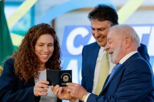 Presidente Lula e ministro Camilo Santana durante lançamento da Carteira Nacional Docente no Rio de Janeiro