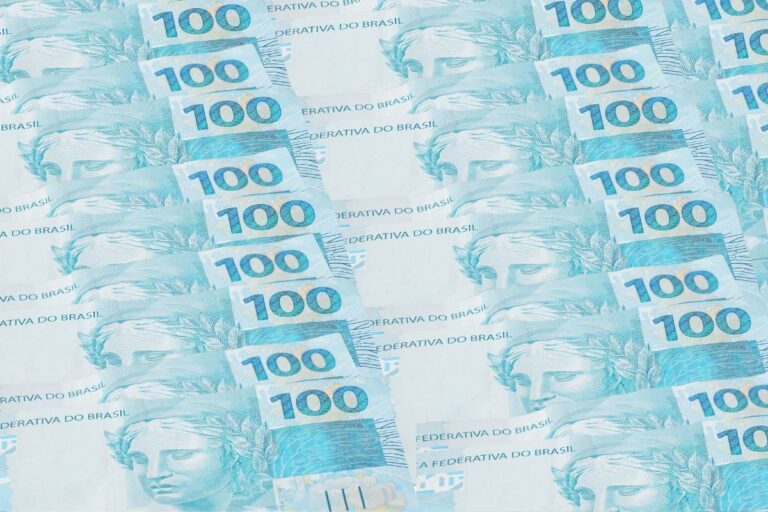 cédulas de R$100 para ilustrar os dividendos fiis