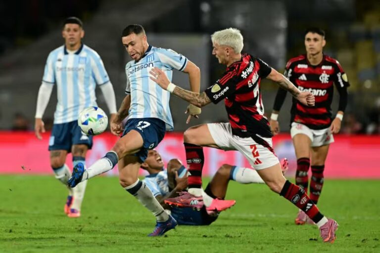 Flamengo e Racing pela semi-final da Libertadores. Créditos: Pablo PORCIUNCULA / AFP