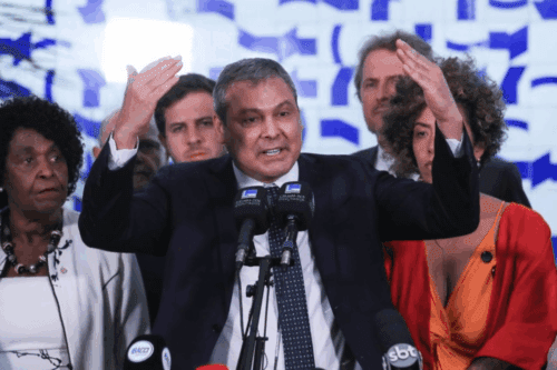 Deputado Lindbergh Farias (PT-RJ), líder do PT na Câmara, durante sessão na Câmara dos Deputados; parlamentar apresentou projeto para dobrar a taxação das casas de apostas e destinar parte da arrecadação à saúde pública.