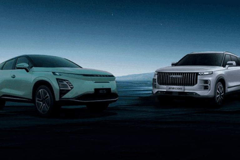 Foto de divulgação dos modelos Omoda E5 e Jaecoo 7 do Grupo Chevy