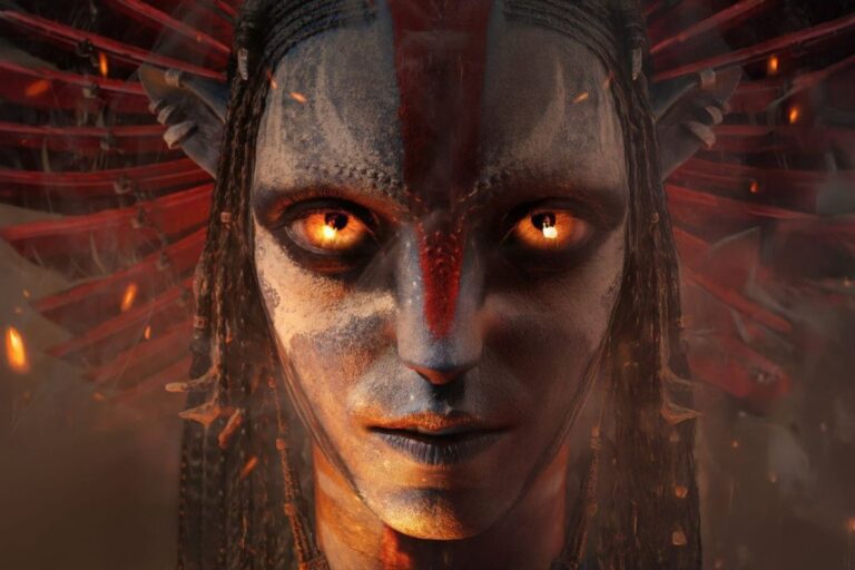 Close-up frontal da personagem Varang, líder do Povo das Cinzas no filme 'Avatar: Fogo e Cinzas'.