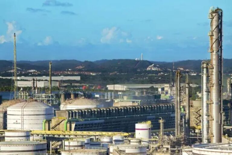 Complexo industrial petroquímico da Braskem.