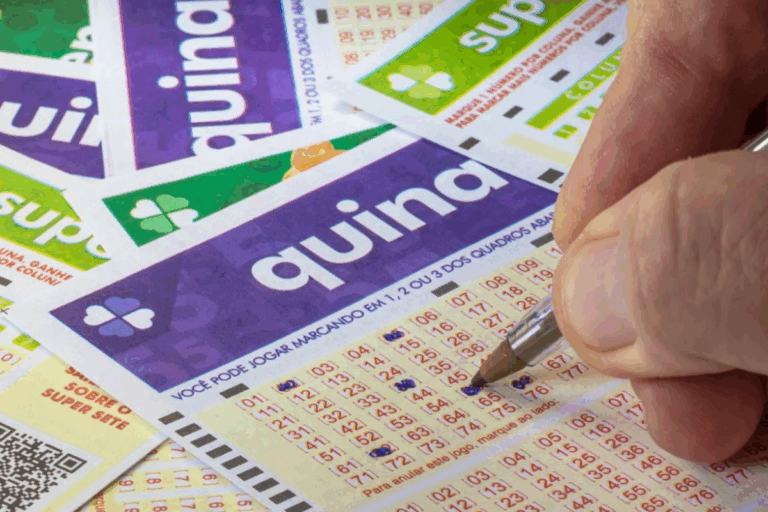 Foto de volante da Quina sendo marcado.