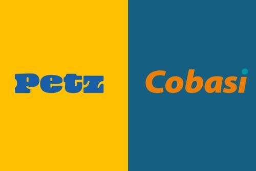 Os logotipos das empresas Petz e Cobasi lado a lado, sobre um fundo dividido.