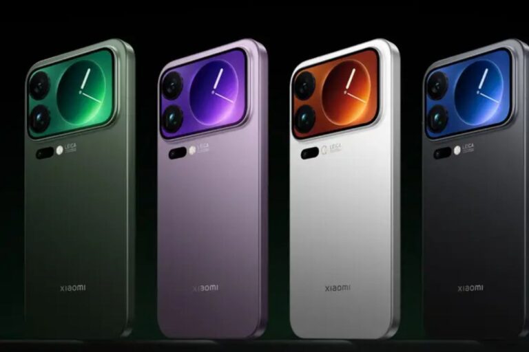 Quatro smartphones Xiaomi 17 Ultra de costas, exibindo um módulo de câmera grande e retangular no topo, com a marca 'LEICA' visível.