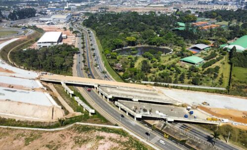 Vista aérea de viadutos e pistas do Rodoanel em construção, ligada à conclusão das obras de Rodoanel Norte em São Paulo em 2026.